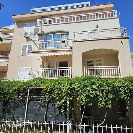 Teo Apartamento Makarska